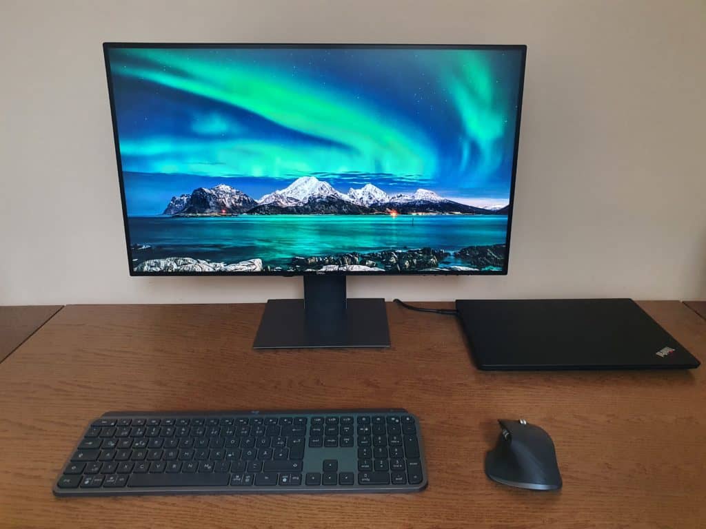 Dell Monitor mit Logitech Kombi